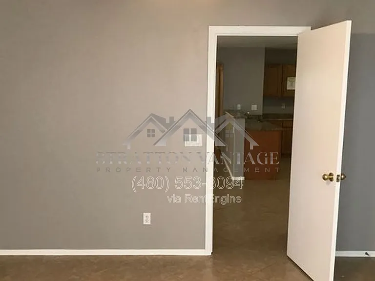 1101 E Elm Rd — Photo 6