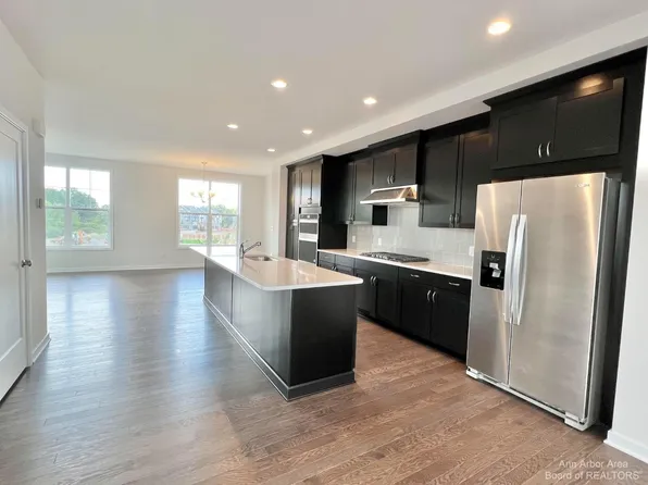 2875 Rayfield Ave, Ann Arbor, MI 48105