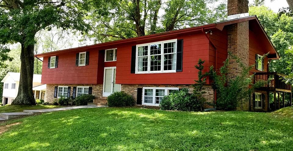 1st image of 511 NE Beechwood Dr