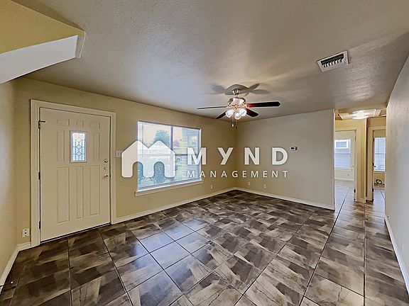 3rd image of 206 E Ackard Pl
