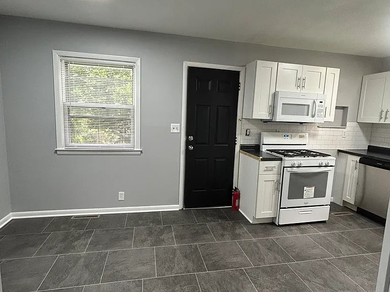 3213 S Jeffrey Cir — Photo 5
