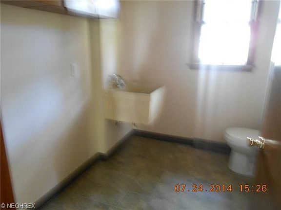 5th image of 451 Arbor Cir