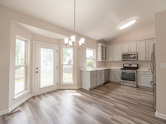 4th image of 636 Hamilton Ln