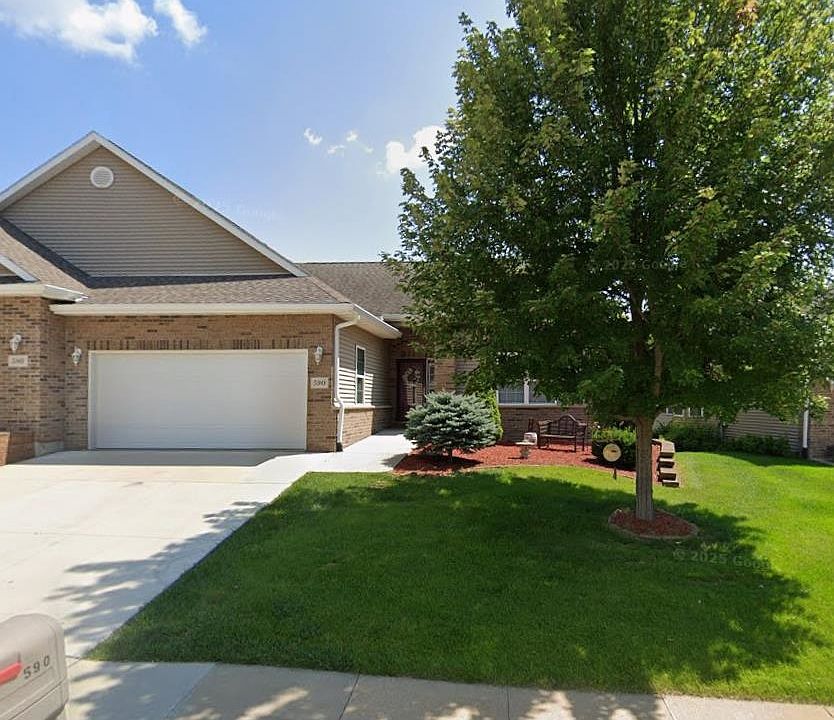 1st image of 590 Woodland Rdg