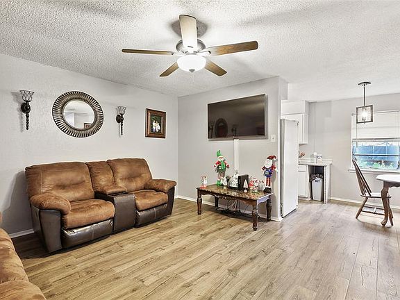 3rd image of 1203 Briarwood Dr