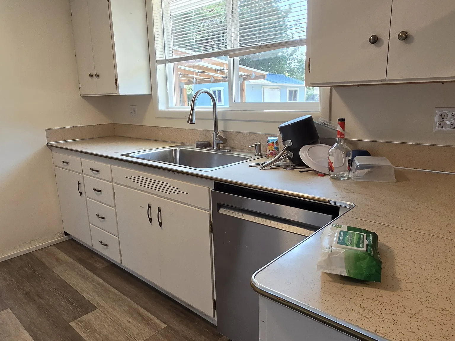 3 bed, 1.5 bath, 1400 sqft, $700 — Photo 3