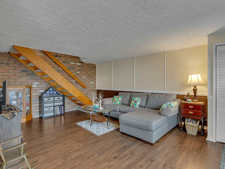 703 Cherry Hollow Rd — Photo 11