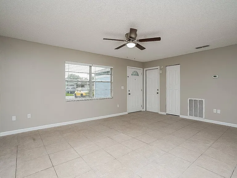 1070 Bridlewood Way — Photo 5