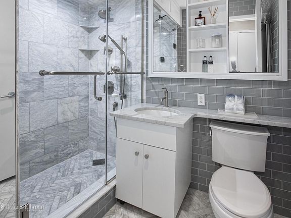 5th image of 635 W 42nd St APT 6G