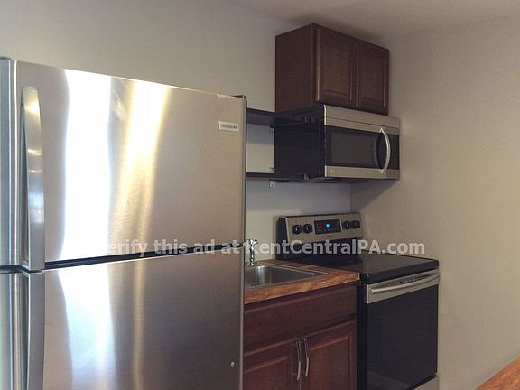 3rd image of 1015 N 3rd St APT 4