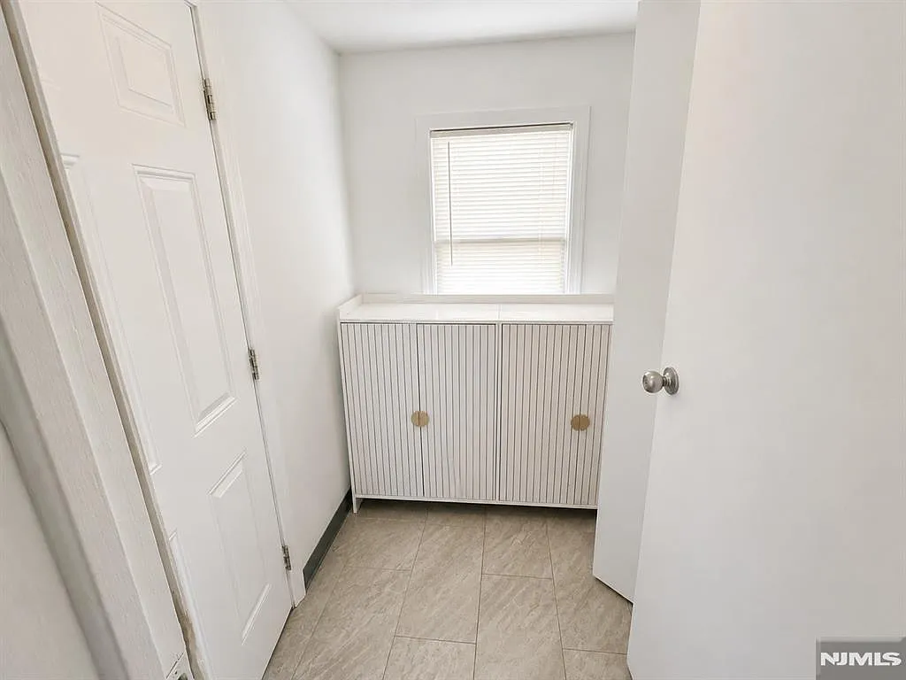 3 bed, 1.5 bath, $2,700 — Photo 3