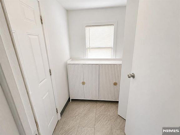 3rd image of 252 12th St