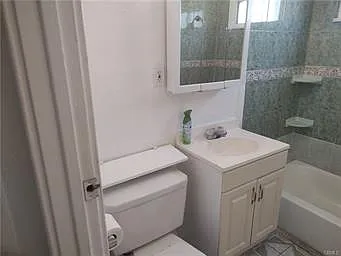 Building Photo - 1305 W 56th St #1