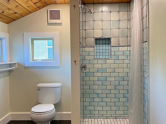 2nd fl. bathroom w/shower