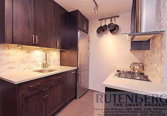 4th image of 309 E 49th St APT 2D