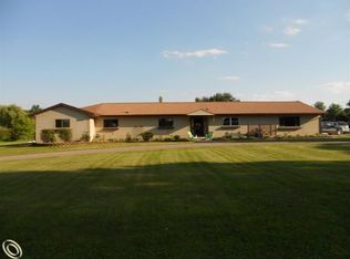 11044 Faussett Rd, Fenton, MI 48430