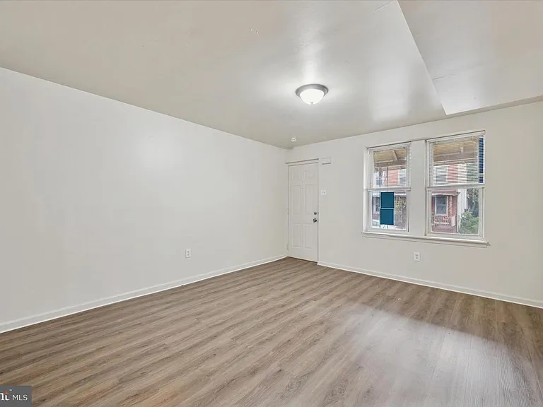 1016 Potter St — Photo 11