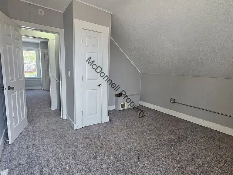 1220 W 5th St — Photo 9