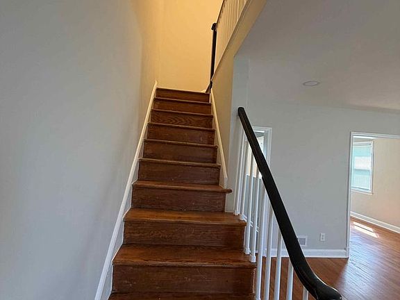 3rd image of 1535 E Cold Spring Ln