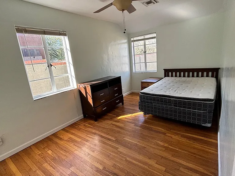 1330-1 E 10th St #FRONT HOUSE — Photo 3