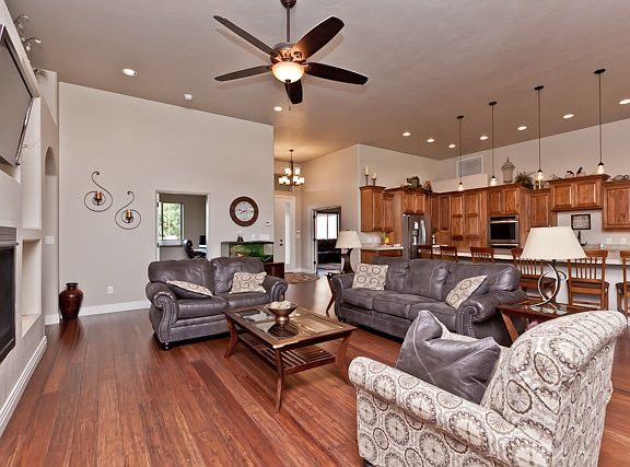 4th image of 1010 Wildwood Dr