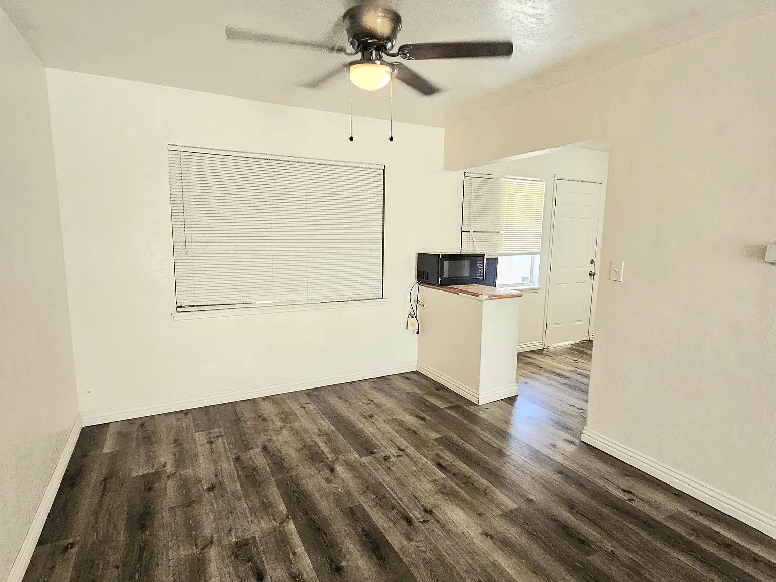 1 bed, 1000 sqft, $1,395 — Photo 2
