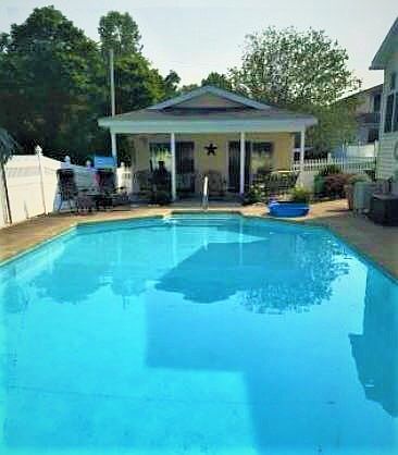 Pool / Pool House