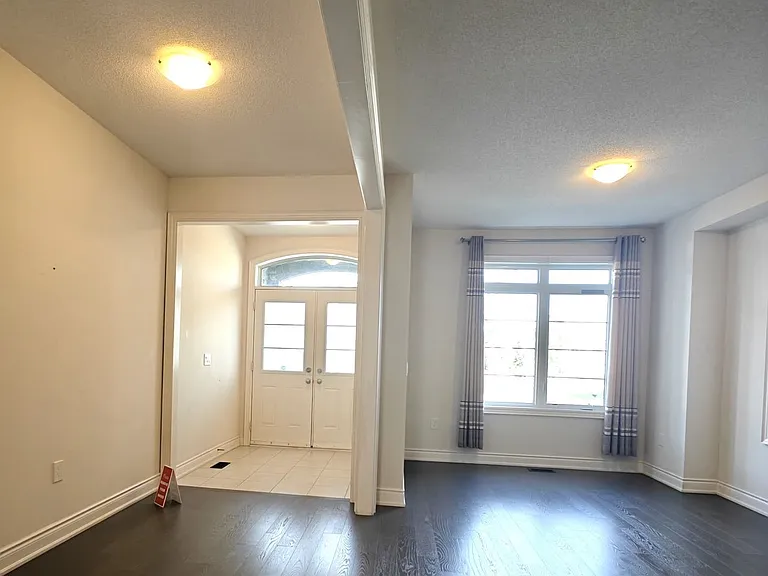 1538 Devine Point — Photo 3