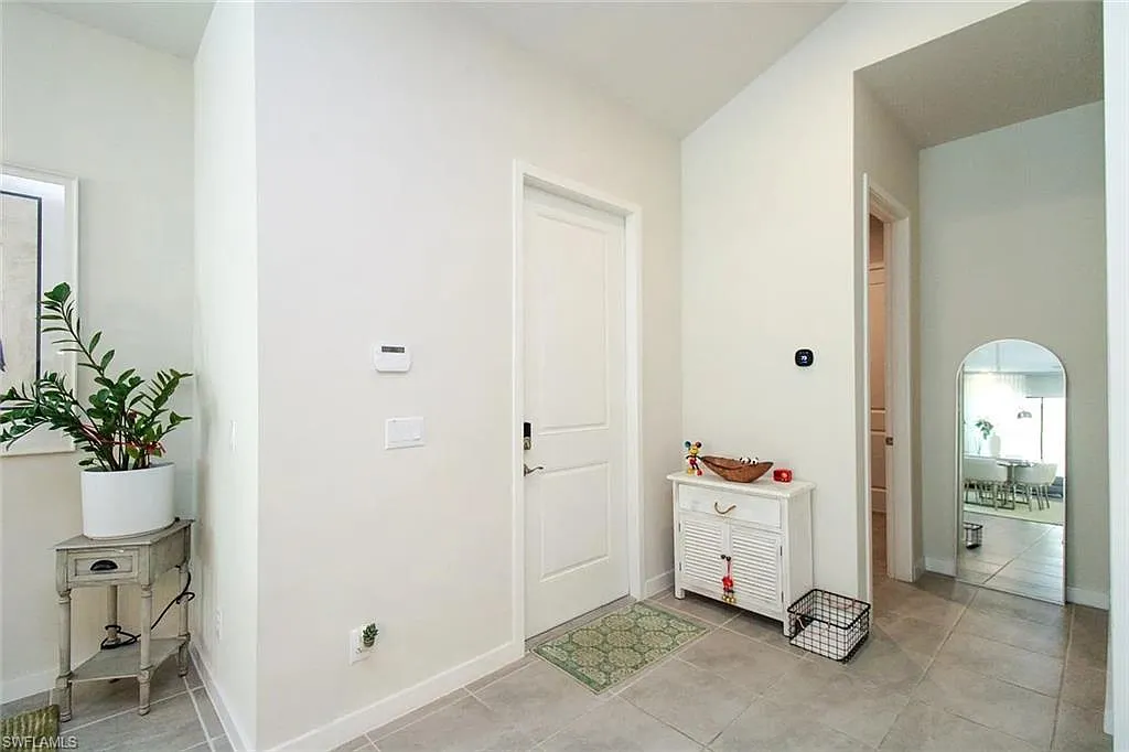 3 bed, 3.0 bath, 2418 sqft, $3,600 — Photo 3