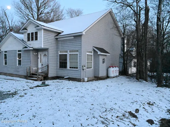 1650 Sunny Side Dr, Tobyhanna, PA 18466