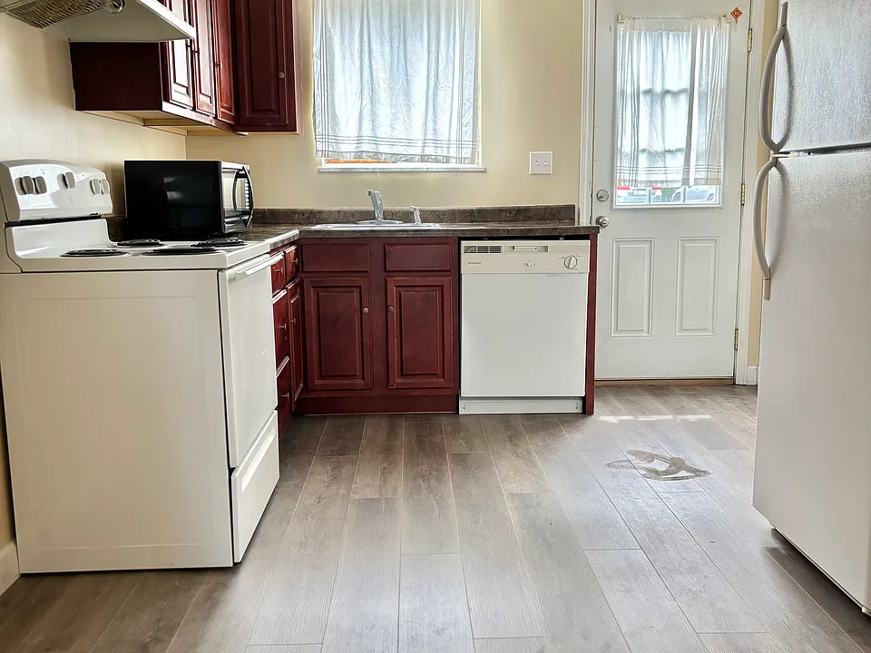 1500 Charles St #5