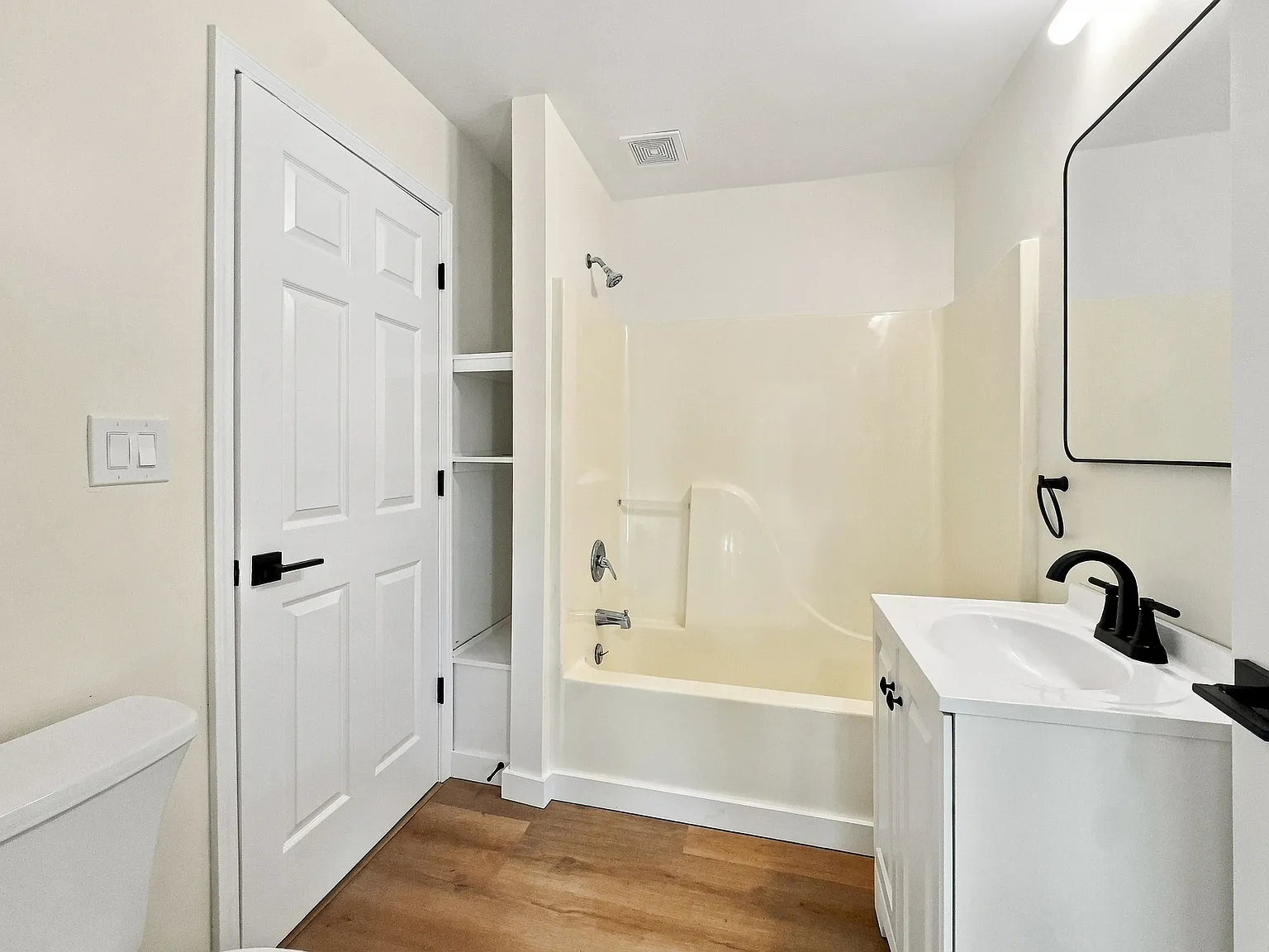 2034 Kenneth Street - 1 — Photo 2