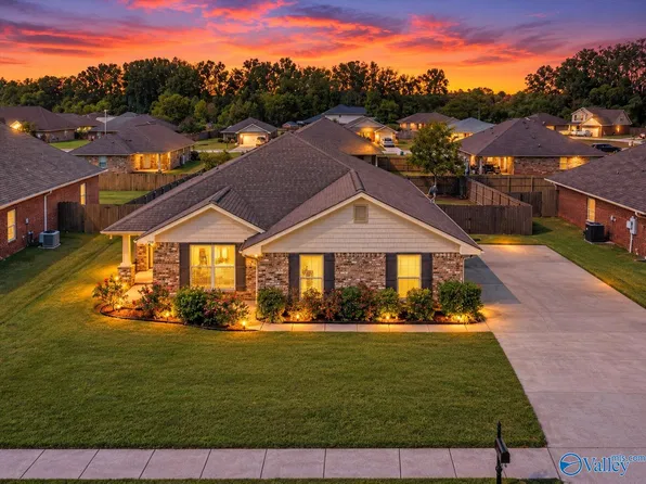 15747 Coach House Ct, Harvest, AL 35749