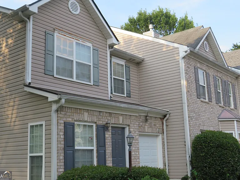 2718 Rocky Ct S — Photo 2