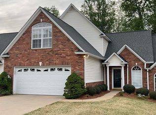 833 Woodsford Dr, Greenville, SC 29615