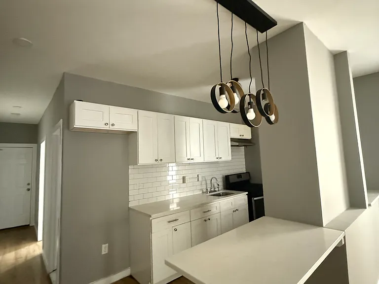 139 N 11th St #2RR — Photo 3