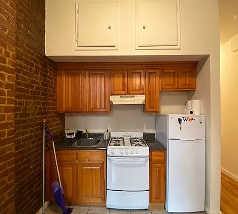 4th image of 309 W 55th St APT 2