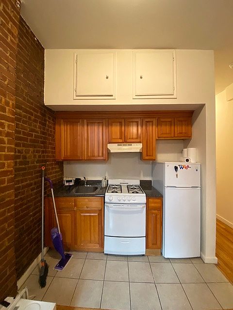2nd image of 309 W 55th St #22