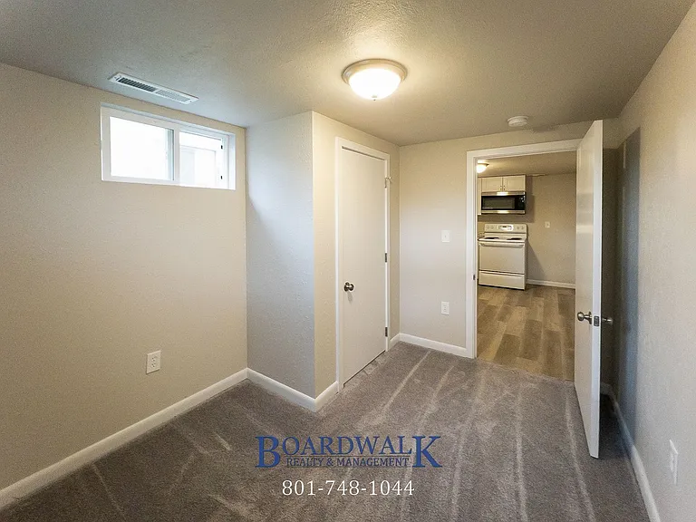 34 Glenwood Ave #BASEMENT — Photo 13