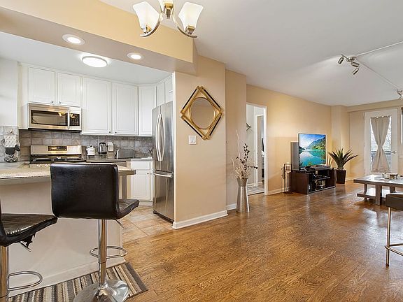 3rd image of 5800 Arlington Ave APT 1L