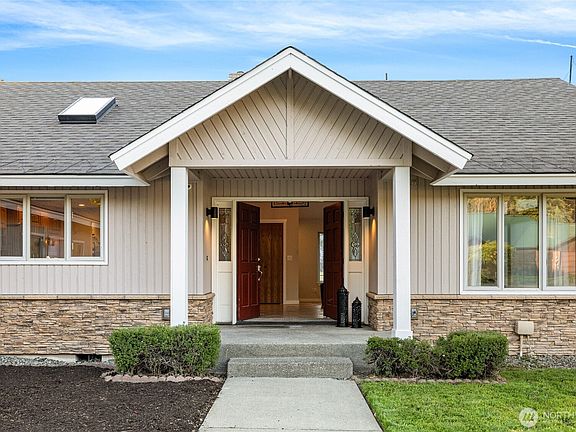 4th image of 321 Pebble Beach Drive