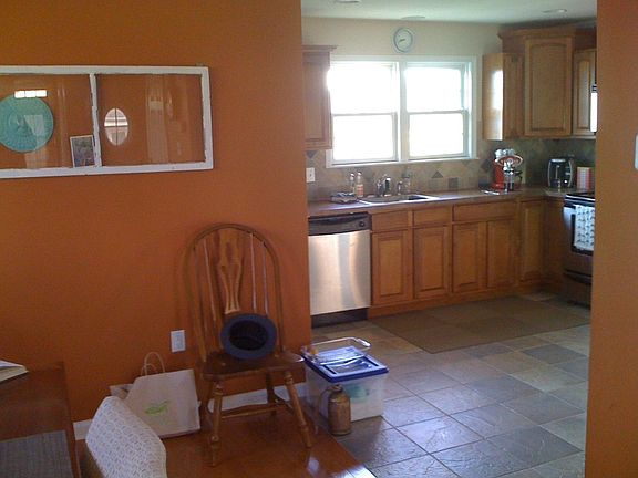 4th image of 733 Moore Ave