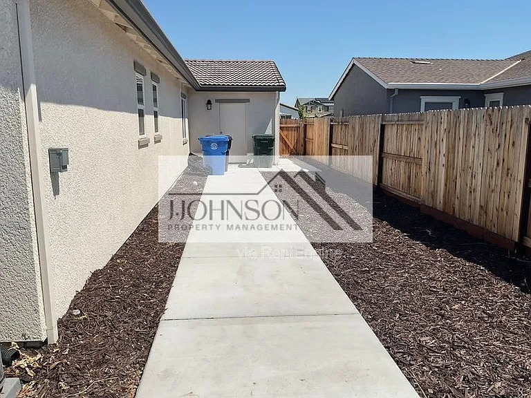 2456 Enantio St — Photo 17