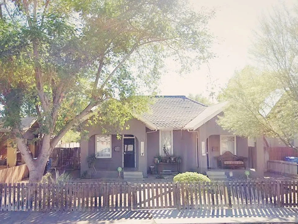 1325 W Woodland Ave