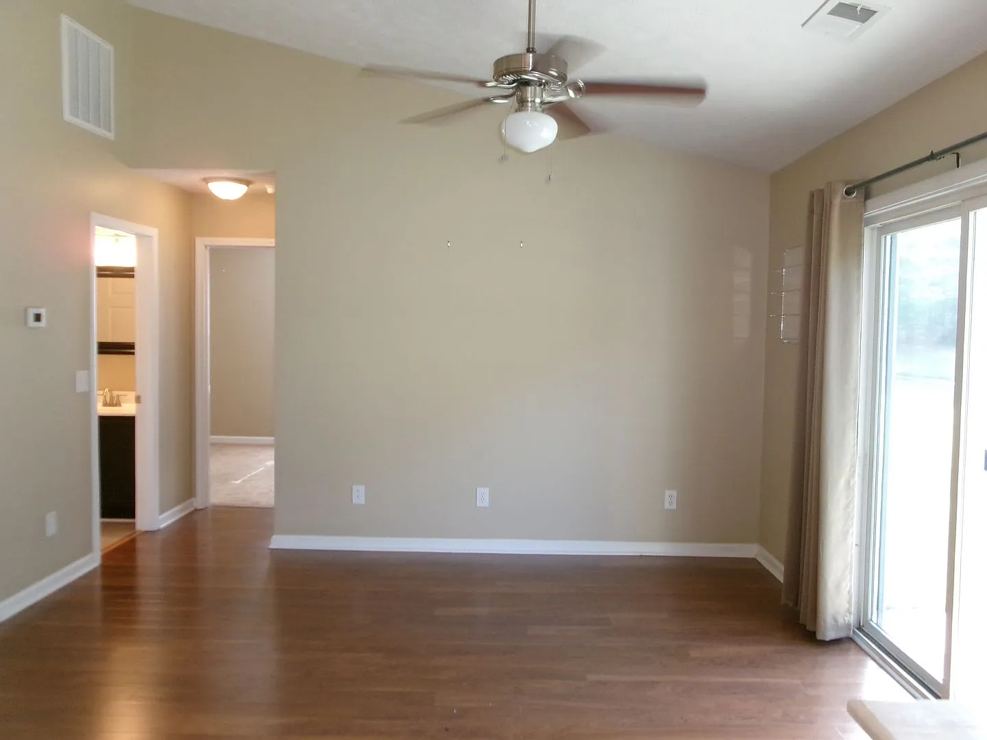 3 bedroom home in Walker Woods — Photo 4