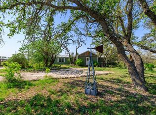 453 Reeves Ln, Harper, TX 78631