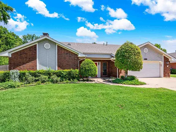 2804 NE Heritage Ln, Lawton, OK 73507