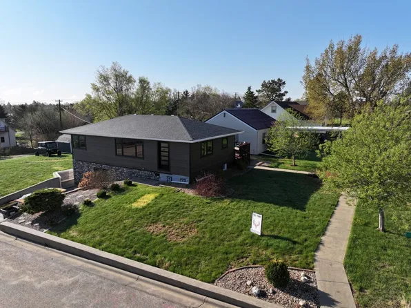 307 W 3rd St, Presho, SD 57568