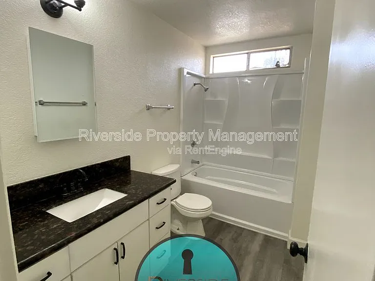 1221 Villa St #A — Photo 10