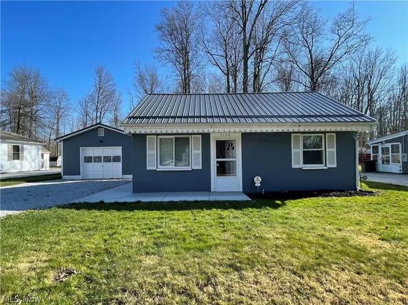 5172 University Dr, Geneva, OH 44041